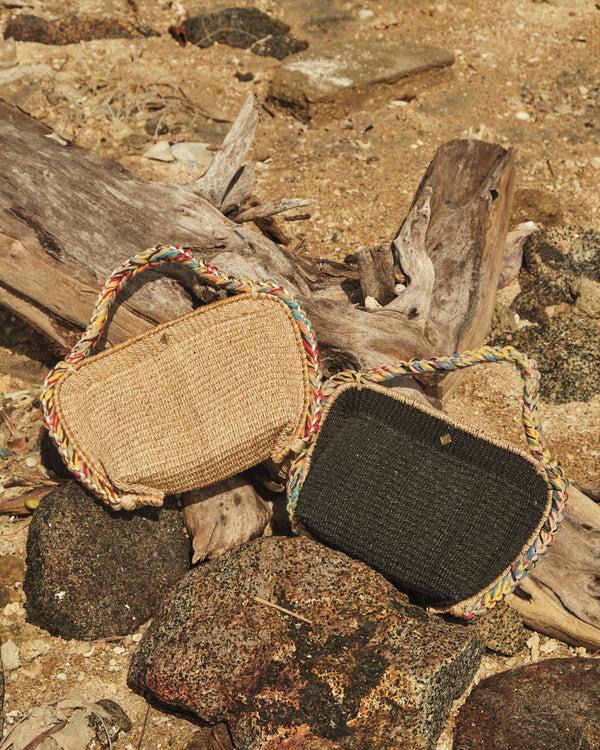 Aranáz Surf Clam Handbag (Black/Multi)