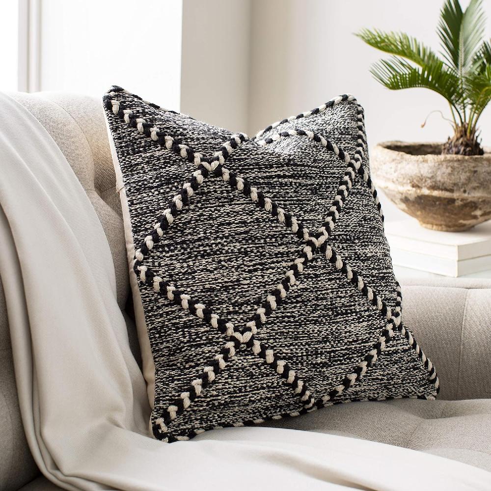 Artistic Weavers Artistic Weavers Zaire Pillow Kit 22″ L X 22″ W Black/White(Artistic Weavers Zaire Pillow Kit 22″ L X 22″ W Black/White)