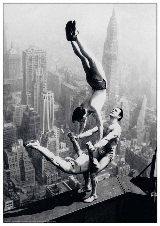 artopweb Anonymous - Acrobati Empire state building Decorative MDF Panel (70x100cm)