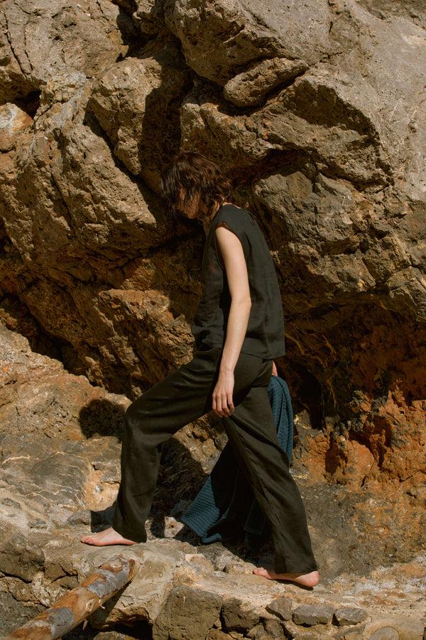 Asceno Dasha Sleeveless Top Black Organic Linen