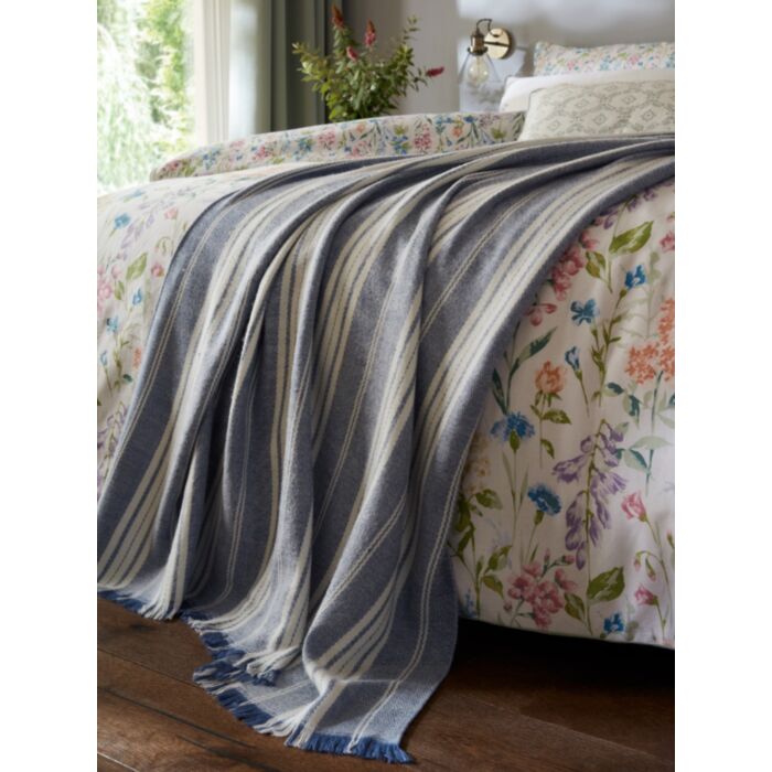 ashley wilde Laura Ashley Ardley Seaspray 130x170cm Throw