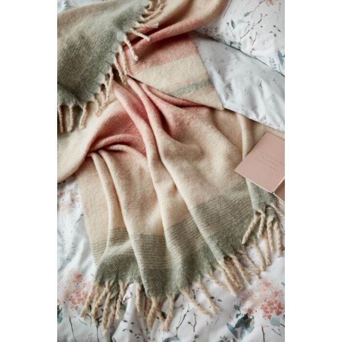 ashley wilde Laura Ashley Ortonby Plaster Pink 130x170cm Throw