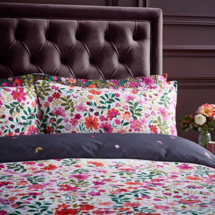 Ashley Wilde Sara Miller Ditsy Floral White/deep Mulberry Bedding