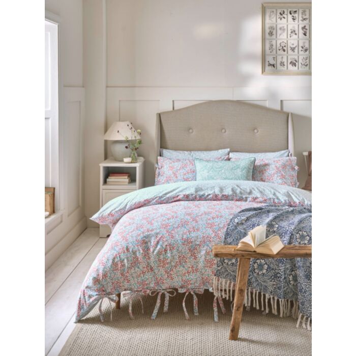 ashley wilde William Morris At Home Clover Powder Blue/madder Bedding