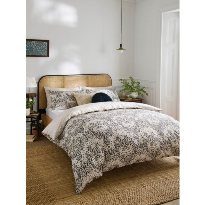 ashley wilde William Morris At Home Michaelmas Daisy Linen Bedding