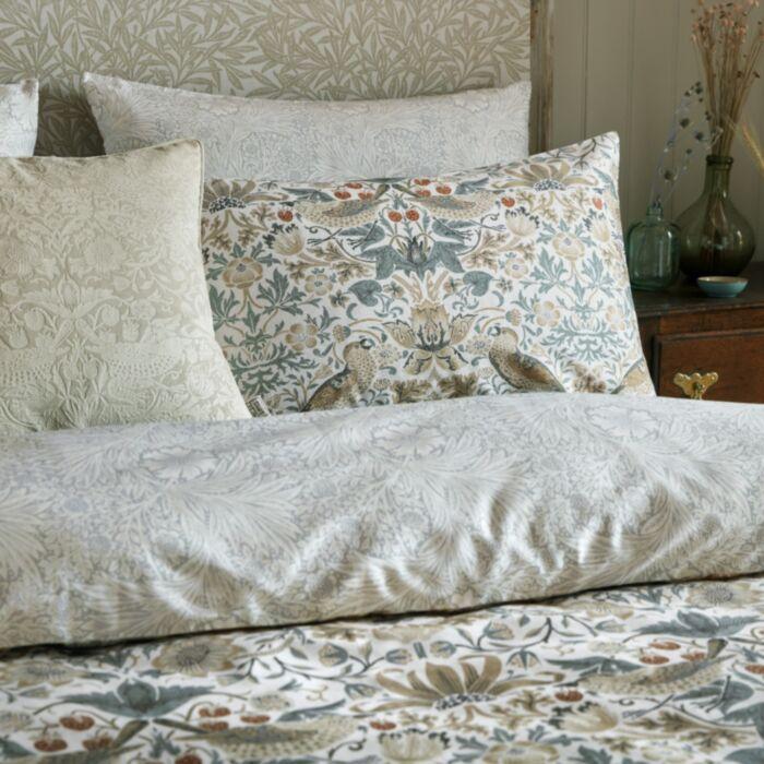 Ashley Wilde William Morris Strawberry Thief Hessian Bedding