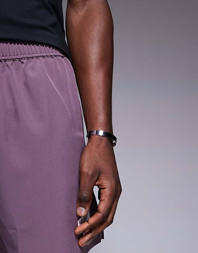 Asos 4505 7 Inch Wide Leg Quick Dry Graphic Training Shorts With Towel Loop And Zip Pockets In Grape