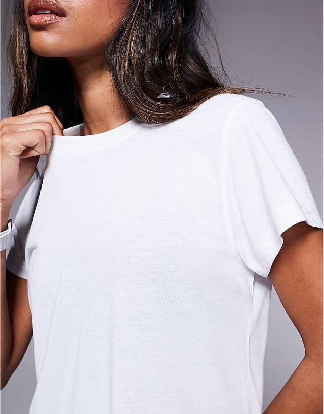 Asos 4505 Boxy Fit Quick Dry Mesh Running T-shirt In White