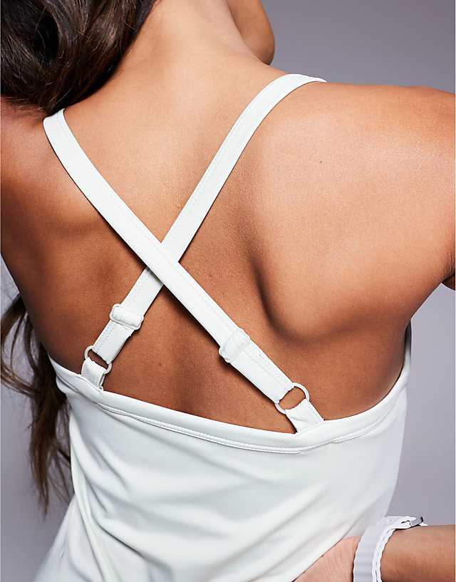 Asos 4505 Cross Back Scoop Neck Running Vest With Inner Bra And Adjustable Straps In Pale Mint
