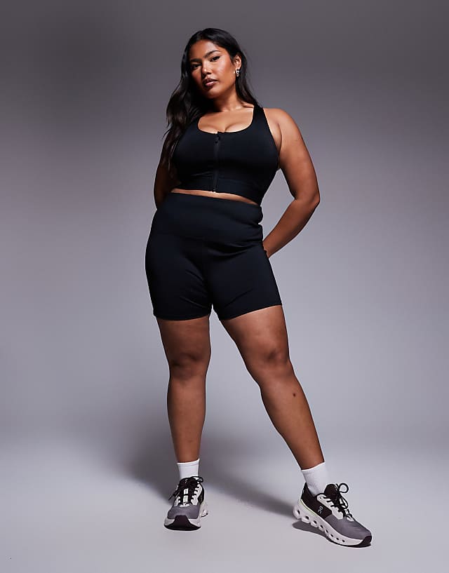 Asos 4505 Curve Icon High Support Zip Front Sports Bra With Adjustable Straps And Removable Padding In Black High Shine