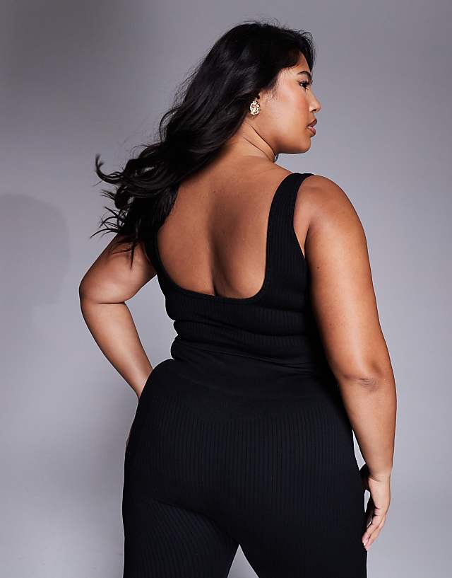 Asos 4505 Curve Icon Mid Impact Seamless Rib Sports Bra With Square Neck In Black