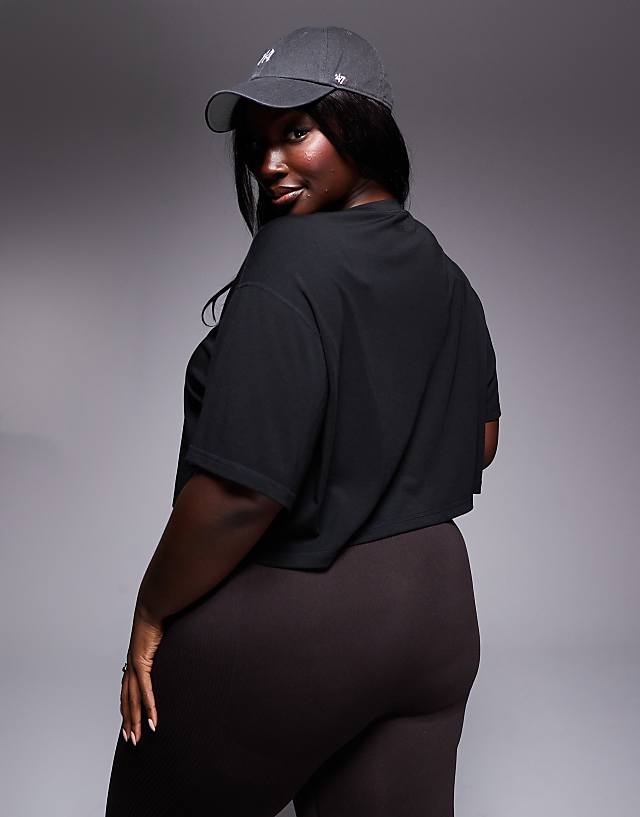 Asos 4505 Curve Icon Quick Dry Performance Cropped Boxy T-shirt In Black