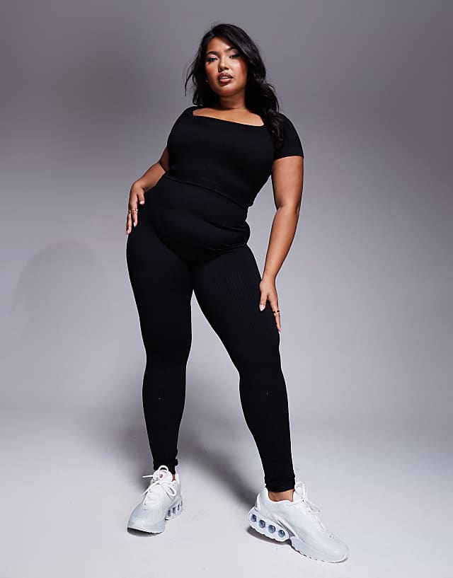Asos 4505 Curve Icon Seamless Rib Performance T-shirt In Black