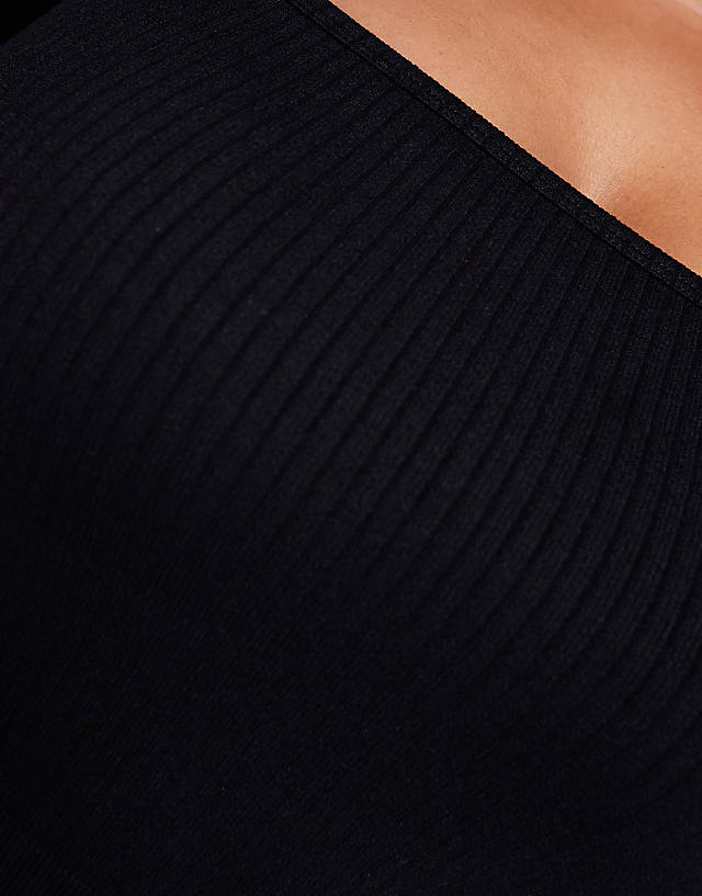 Asos 4505 Curve Icon Seamless Rib Performance T-shirt In Black