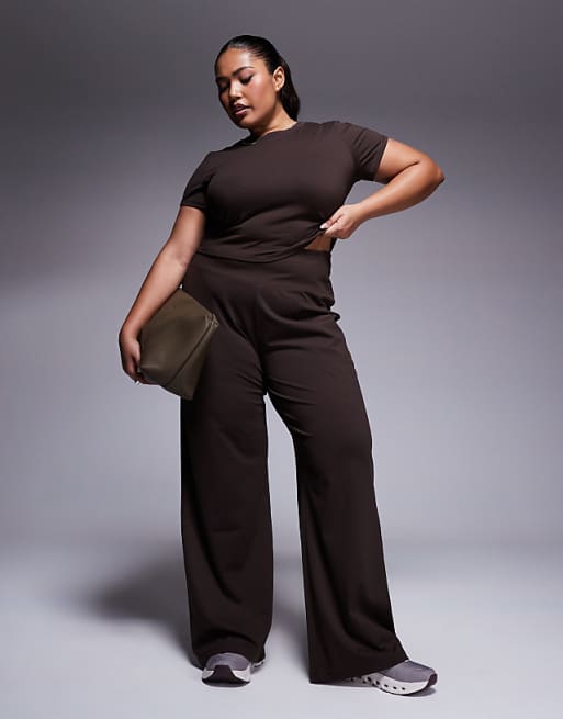 Asos 4505 Curve Icon Soft Touch Yoga Set In Chocolate