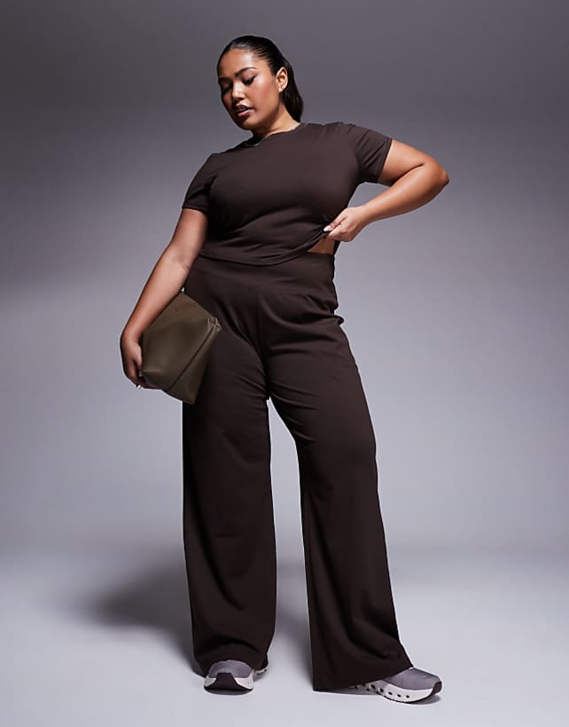 Asos 4505 Curve Icon Soft Touch Yoga Set In Chocolate