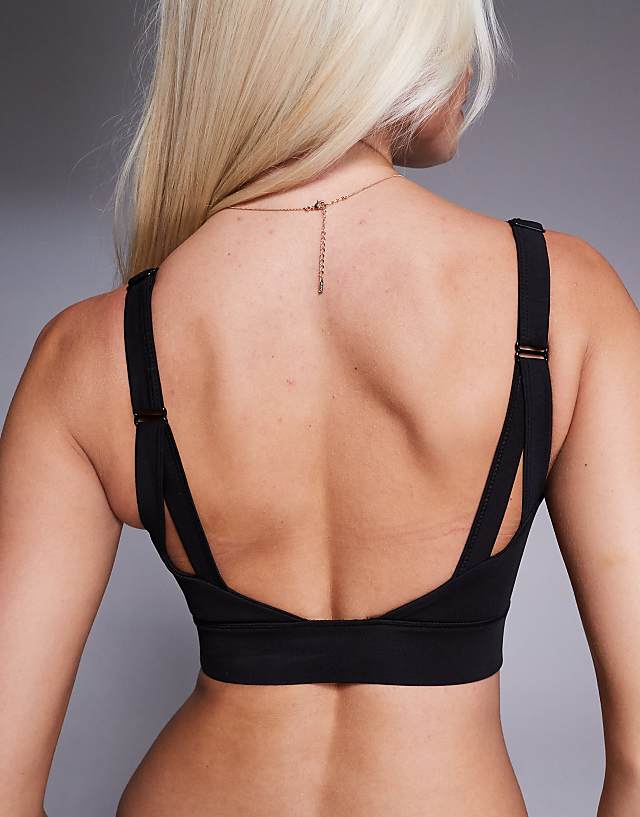 Asos 4505 Fuller Bust Icon Active Medium Support Sports Bra With Removable Padding And Adjustable Straps In Black