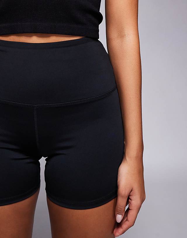 Asos 4505 Hourglass Icon Active High Waist 5 Inch Legging Short With Zip Phone Pocket In Black