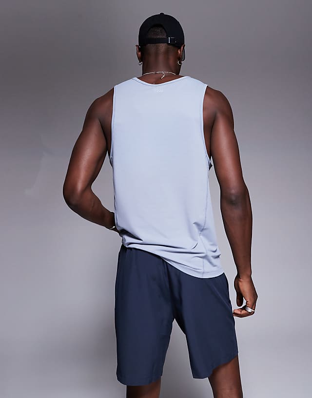 Asos 4505 Icon 7 Inch Quick Dry Training Shorts With Zip Pockets In Midnight Navy
