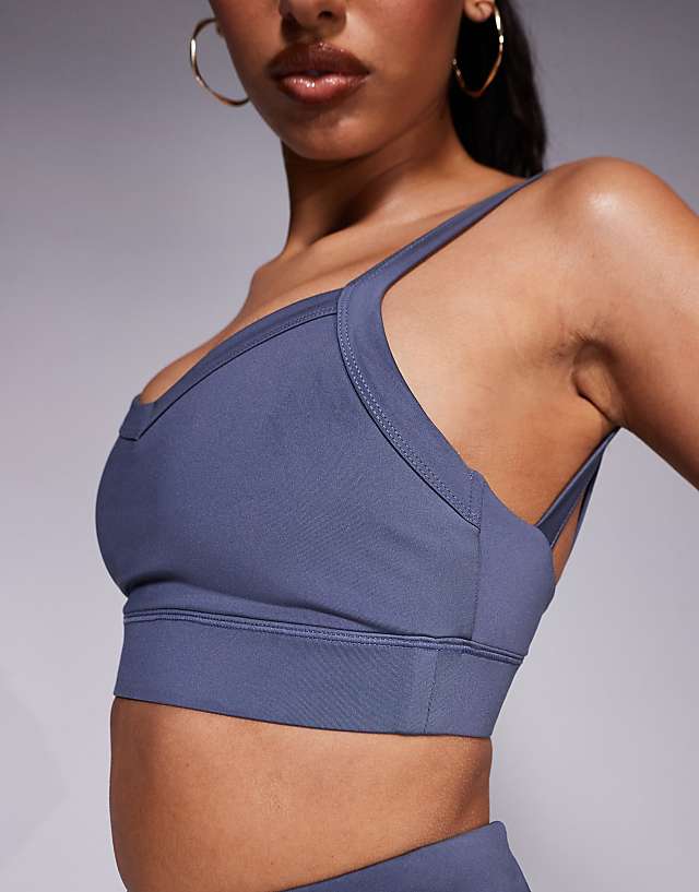 Asos 4505 Icon Active Medium Support Sports Bra With Removable Padding And Adjustable Straps In Cornflower