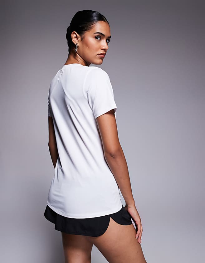 Asos 4505 Icon Active Quick Dry Performance T-shirt In White