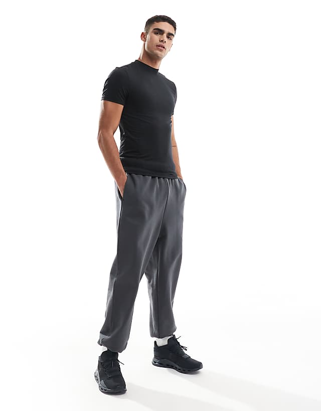 Asos 4505 Icon Muscle Fit Training T-shirt In Black