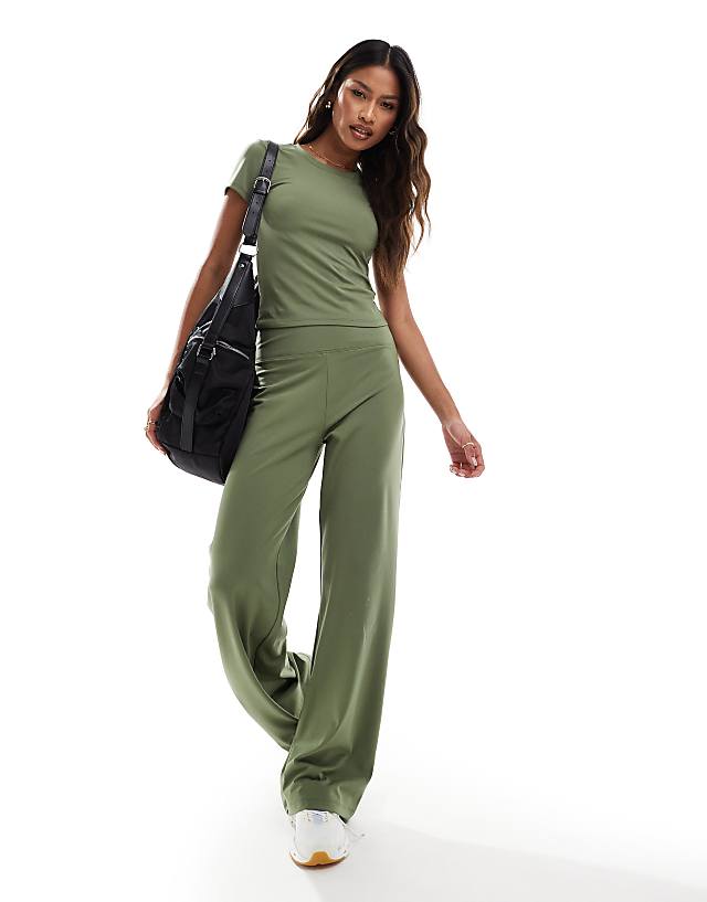 Asos 4505 Icon Performance T-shirt In Soft Touch Fabric In Khaki
