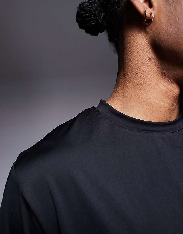 Asos 4505 Icon Quick Dry Mesh Training T-shirt In Black