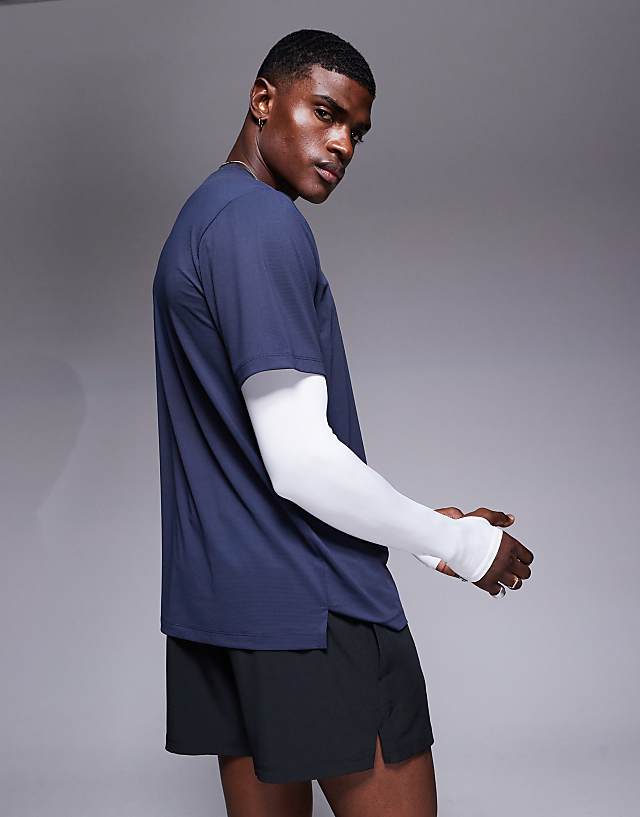 Asos 4505 Icon Quick Dry Mesh Training T-shirt In Midnight Navy