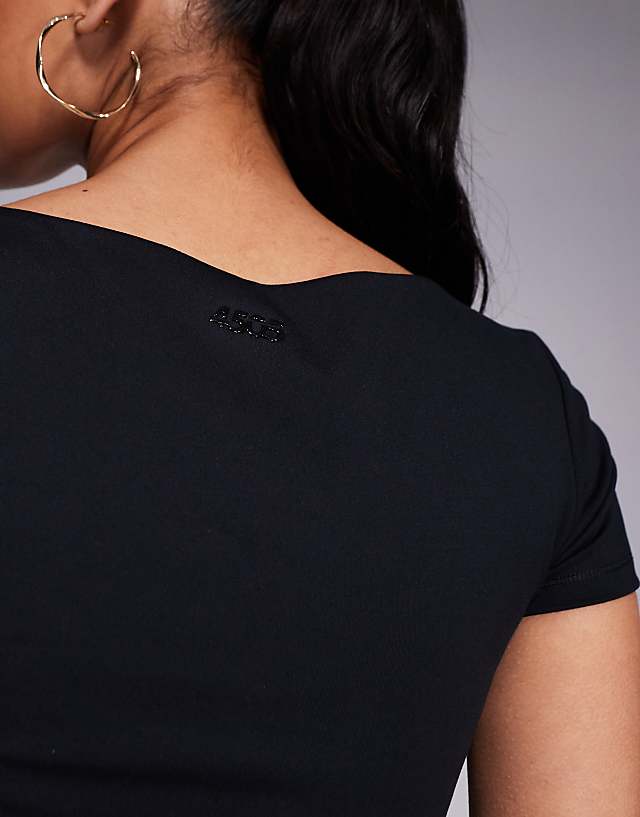 Asos 4505 Icon Soft Touch V Neck Performance Baby T-shirt In Black