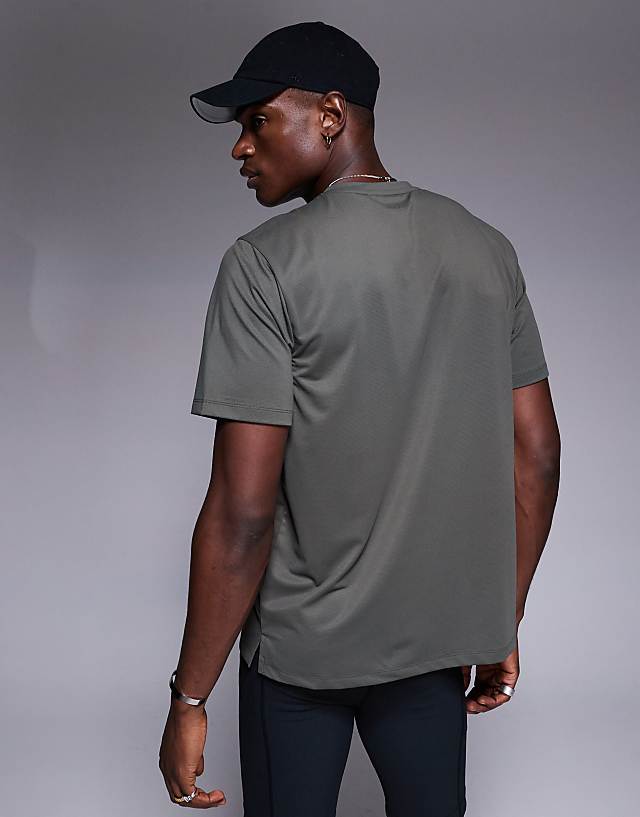 Asos 4505 Icon Training T-shirt With Quick Dry 2 Pack In Khaki And Grey