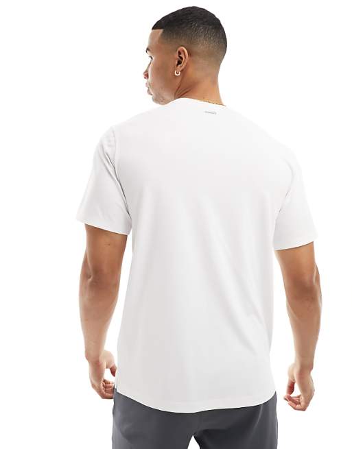 Asos 4505 Icon Training T-shirt With Quick Dry 2 Pack In Black And White