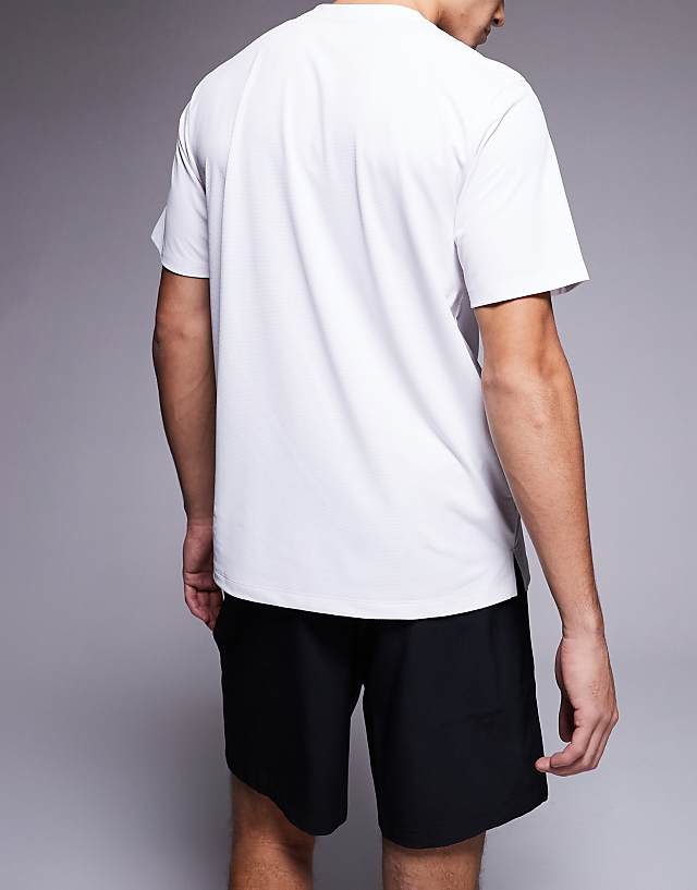 Asos 4505 Icon Training T-shirt With Quick Dry 2 Pack In Black And White