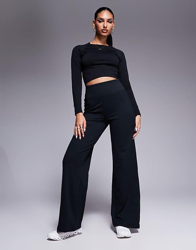 Asos 4505 Seamless Cropped Long Sleeve Top In Black