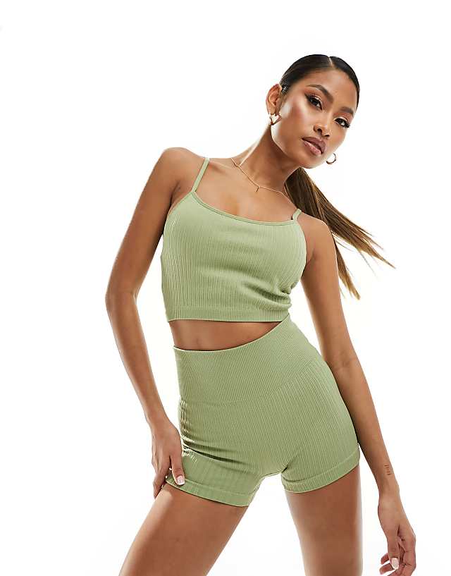 asos 4505 seamless double rib vest with removeable padding in pistachio