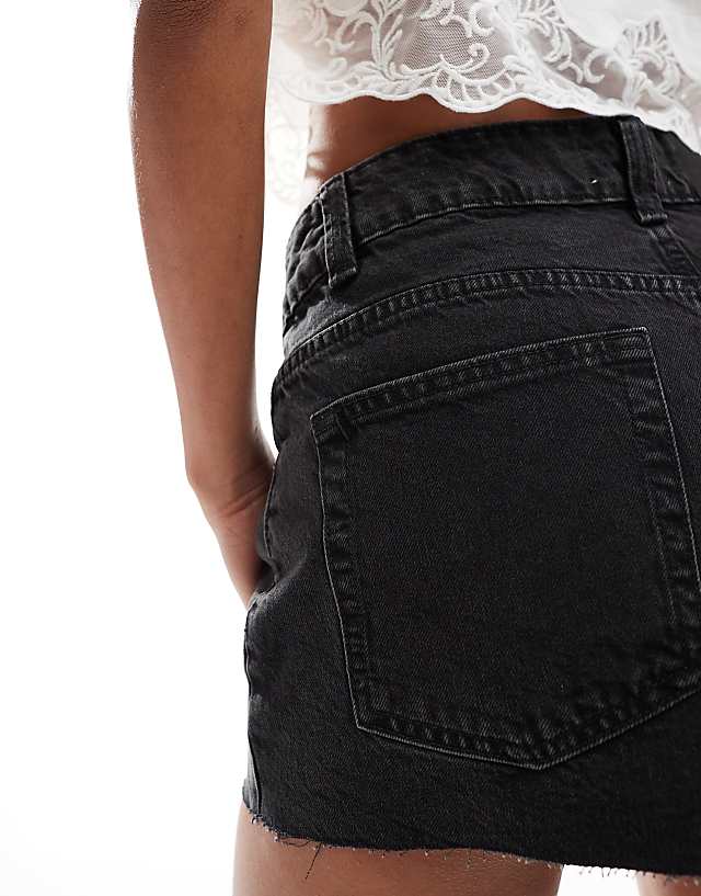 Asos ASOS DESIGN Denim Relaxed Short In Wash Black