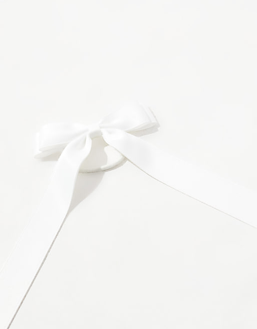 Asos ASOS DESIGN Hairband With Bow Detail In White