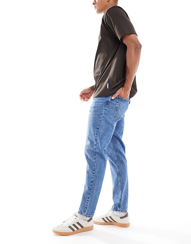 Asos ASOS DESIGN Tapered Jean In Mid Wash Blue