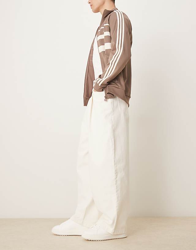 Asos ASOS DESIGN Baggy Balloon Jeans With Pocket Pleats In Ecru