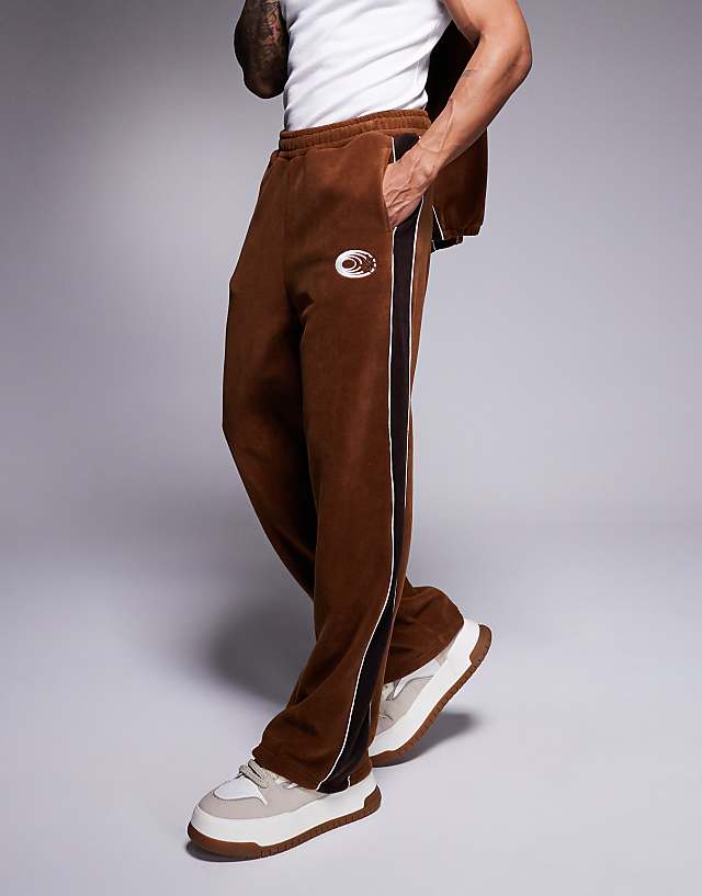 Asos ASOS DESIGN Co-ord Super Baggy Jogger With Panels In Brown Fleece