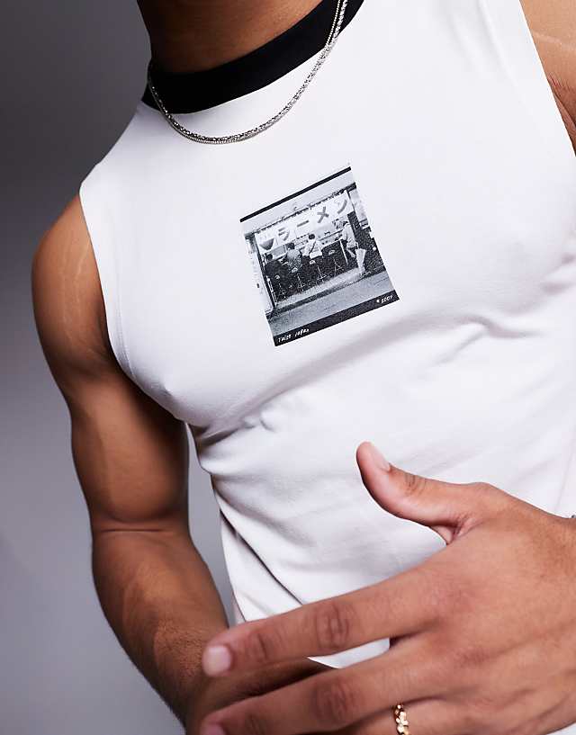Asos ASOS DESIGN Cropped Muscle Fit Tank With Chest Graphic In Light Grey