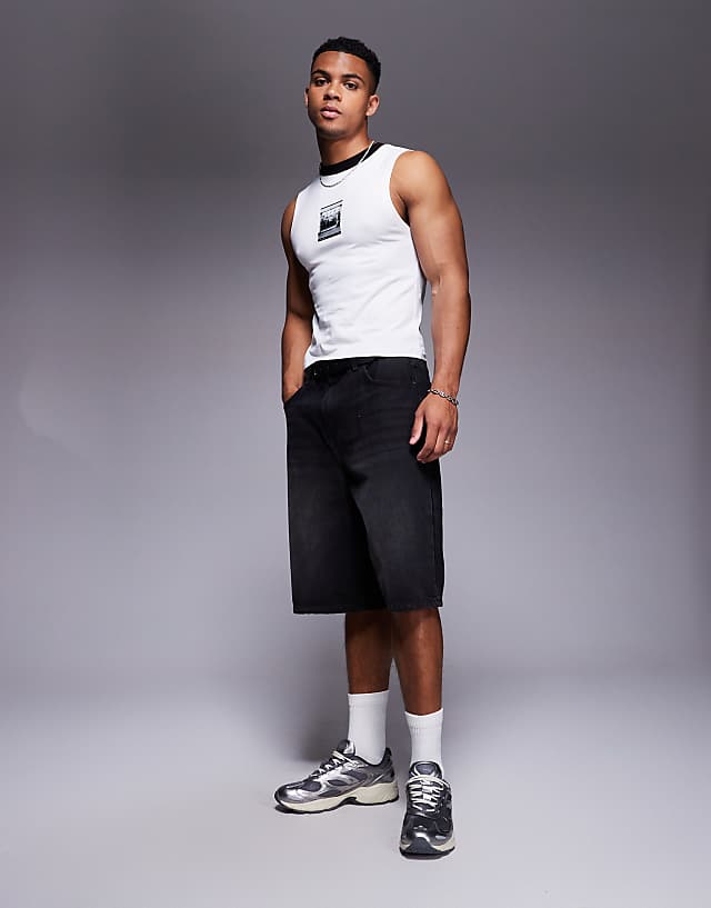 Asos ASOS DESIGN Cropped Muscle Fit Tank With Chest Graphic In Light Grey