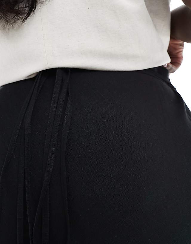 Asos ASOS DESIGN Curve Linen Blend Bias Maxi Skirt In Black