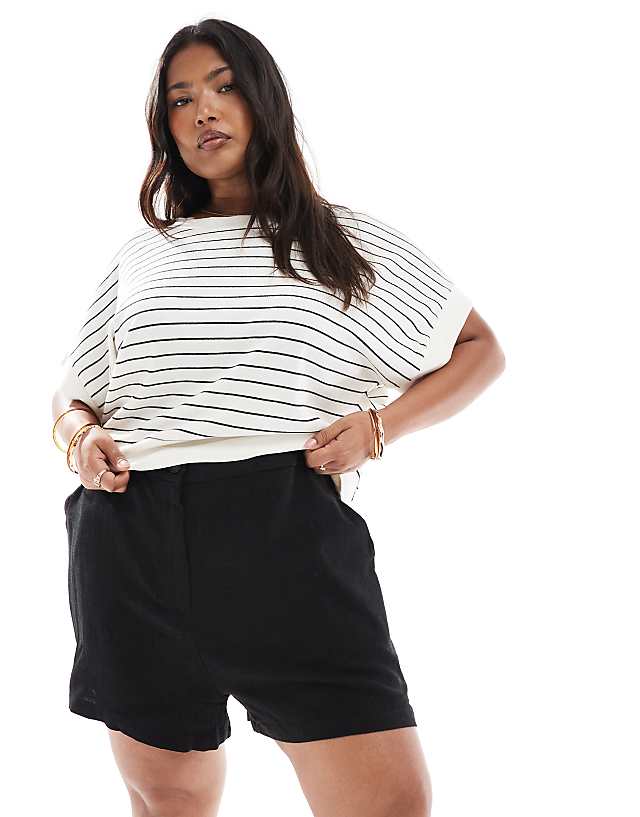Asos ASOS DESIGN Curve Relaxed Dad Shorts With Linen In Black