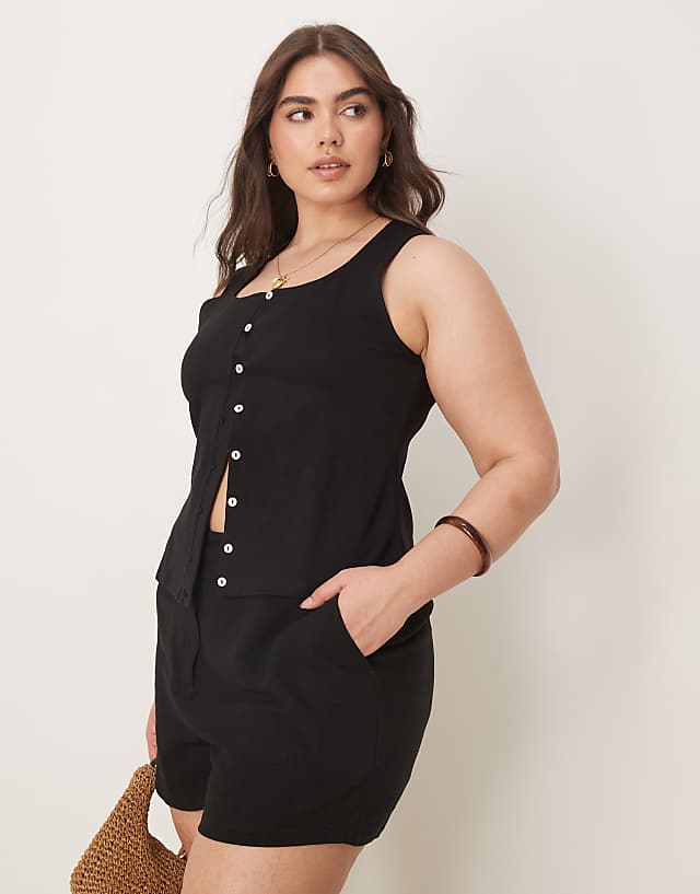 asos ASOS DESIGN Curve relaxed dad shorts with linen in black