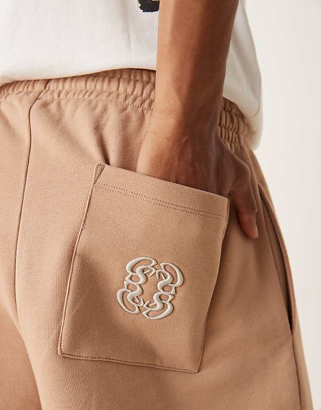 Asos ASOS DESIGN Heavyweight Short With Embroidery On Back Pocket In Beige - BEIGE