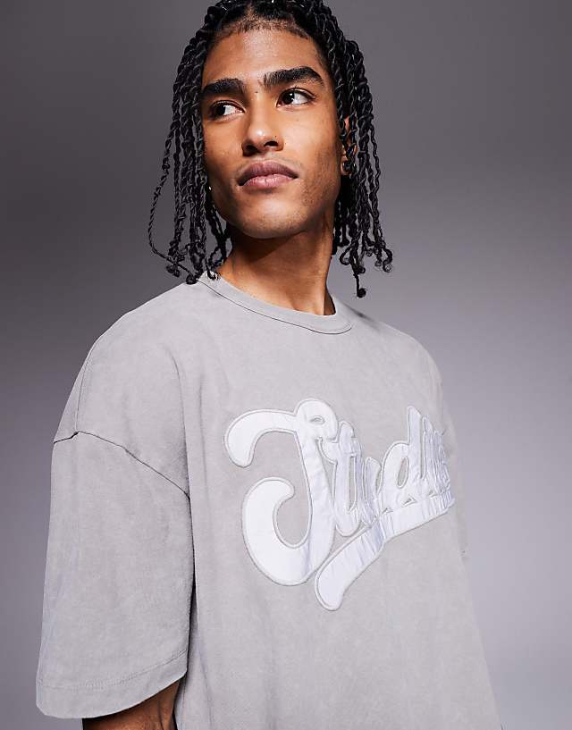 Asos ASOS DESIGN Heayweight Oversized T-shirt In Washed Grey With Chest Applique