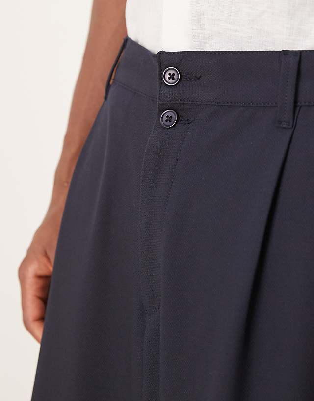 Asos ASOS DESIGN Horseshoe Fit Smart Trousers In Seersucker In Navy