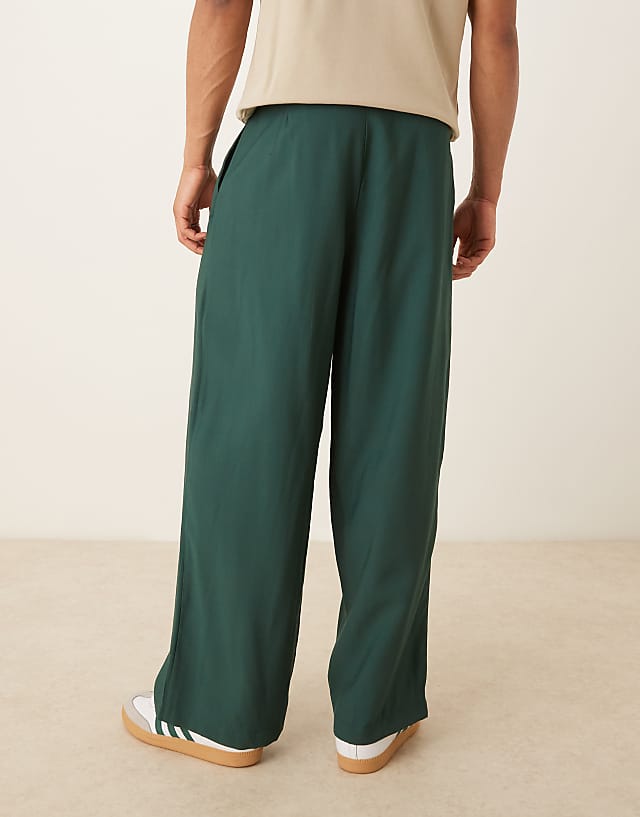 Asos ASOS DESIGN Horseshoe Fit Smart Trousers With Box Pleat And Belt In Green