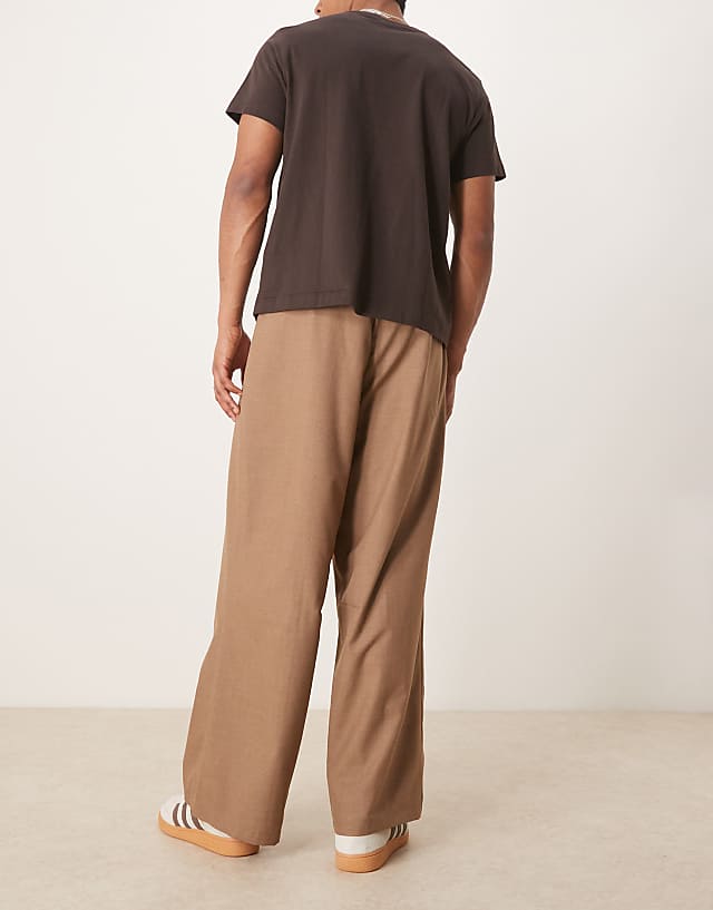 Asos ASOS DESIGN Horseshoe Fit Smart Trousers With Front Pintuck In Mushroom